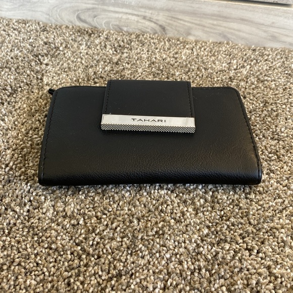 New Tahari Faux Black Leather Clutch Wallet Identity Protect Lining - Picture 5 of 9